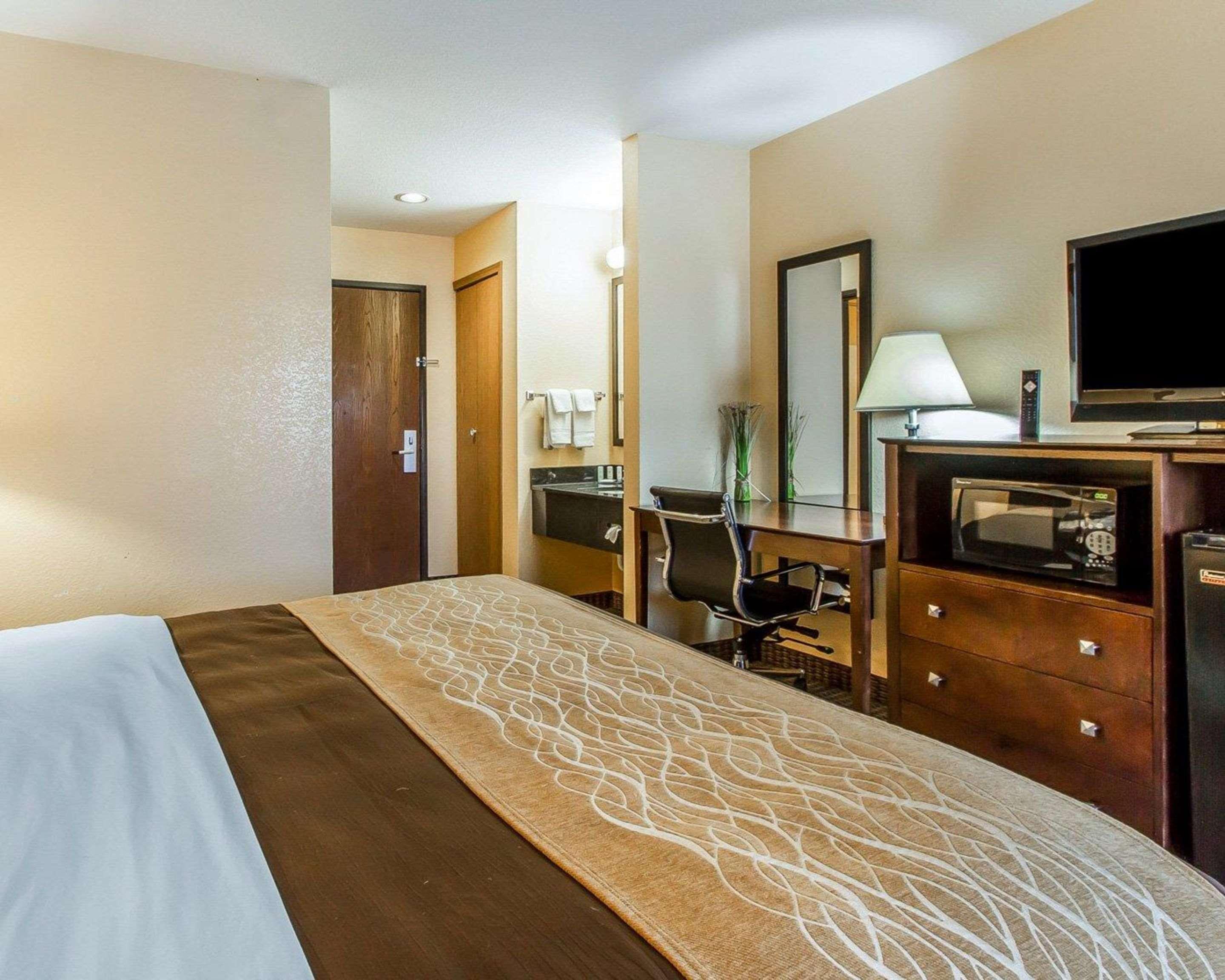 Mount Pleasant Quality Inn & Suites מראה חיצוני תמונה