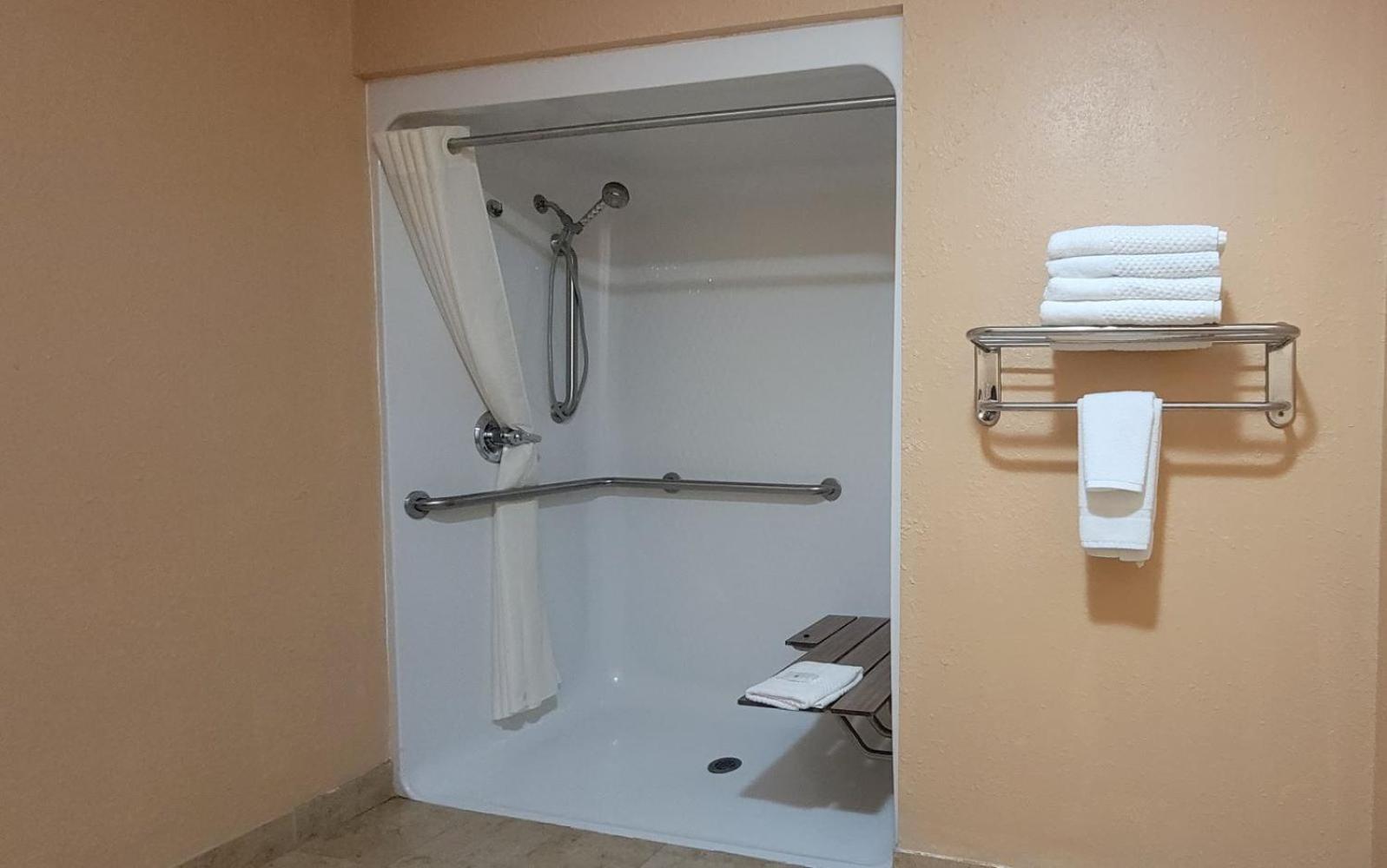Mount Pleasant Quality Inn & Suites מראה חיצוני תמונה